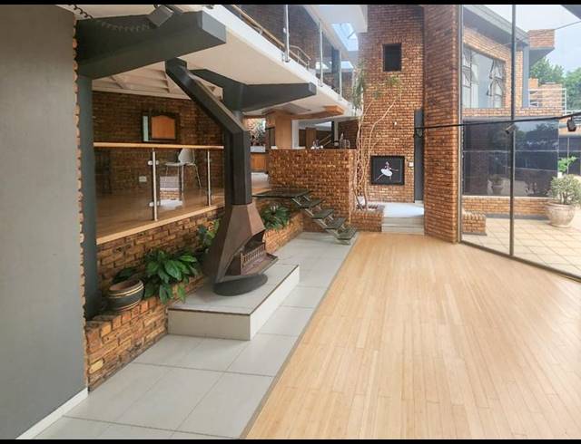 5 BEDROOM HOUSE FOR SALE IN WATERKLOOF PARK